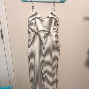 Stopped jumpsuit with stomach  cutout